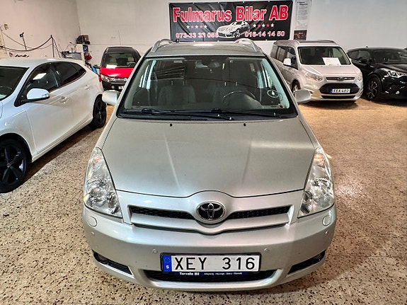 Toyota Corolla Verso 2 of 12