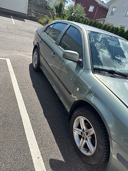 Skoda Octavia 2 of 3