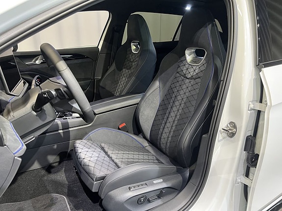 Volkswagen Passat 11 of 23