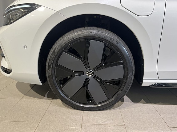 Volkswagen Passat 4 of 23