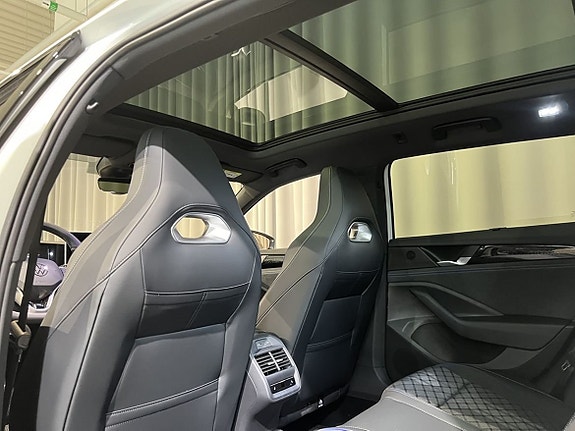 Volkswagen Passat 17 of 23