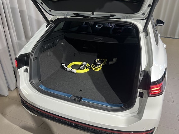 Volkswagen Passat 10 of 23
