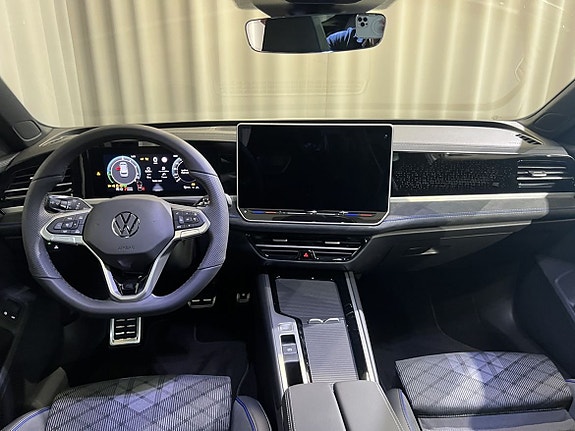 Volkswagen Passat 13 of 23
