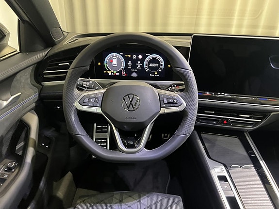 Volkswagen Passat 14 of 23