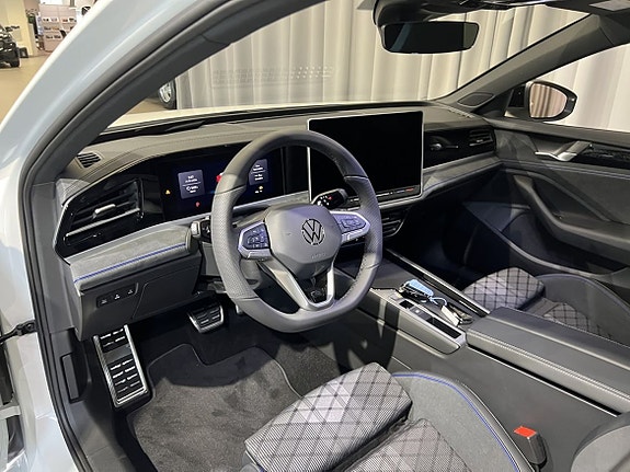 Volkswagen Passat 15 of 23
