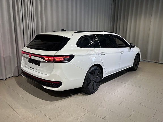 Volkswagen Passat 7 of 23