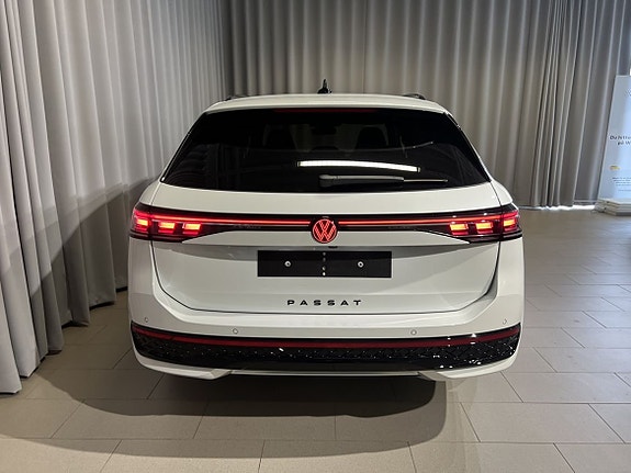 Volkswagen Passat 8 of 23