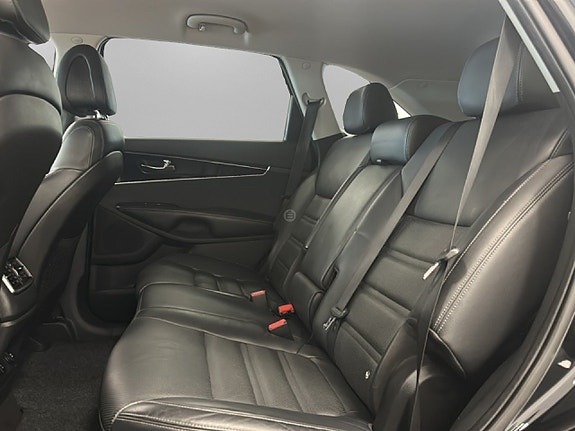 Kia Sorento 10 of 18