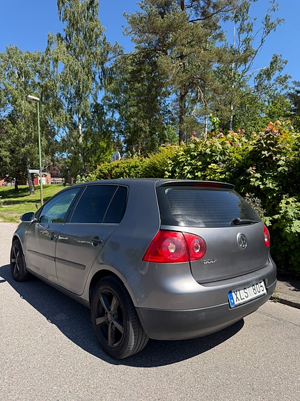Volkswagen Golf V 2 of 5