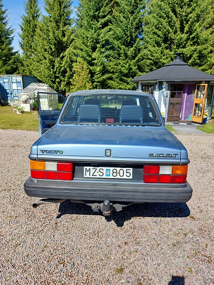 Volvo 240 7 of 9