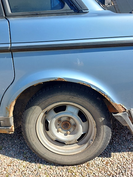 Volvo 240 4 of 9