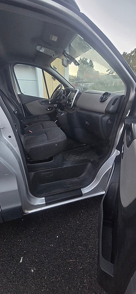 Renault Trafic 10 of 21