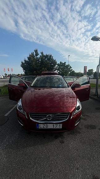 Volvo S60 2 of 11
