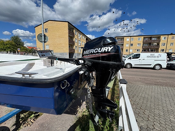 8 hk fiskebåt med Mercury utombordare – fin och välskött 2 of 3