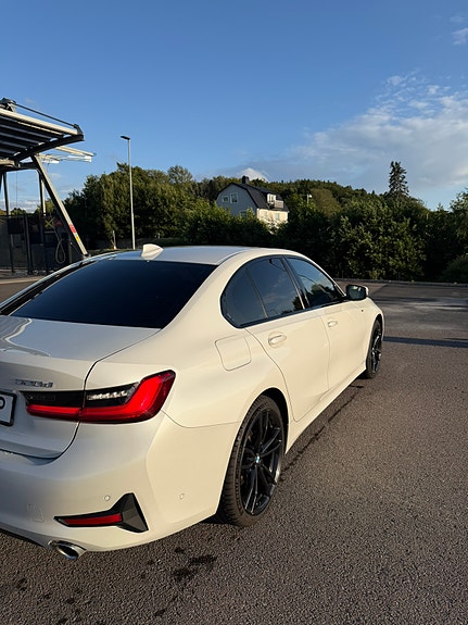 BMW 320d 3 of 18