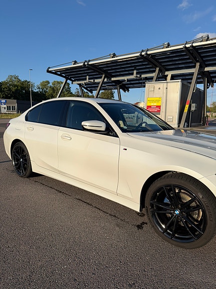 BMW 320d 2 of 18
