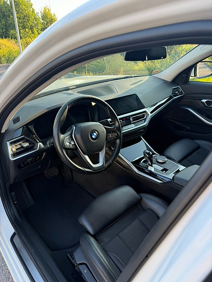 BMW 320d 8 of 18