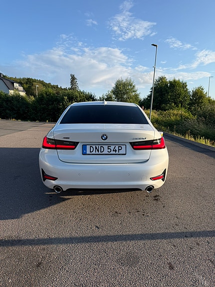 BMW 320d 4 of 18