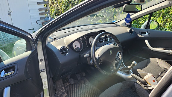 Peugeot 308 3 of 3
