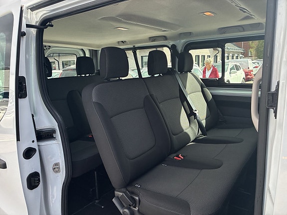 Renault Trafic 21 of 23