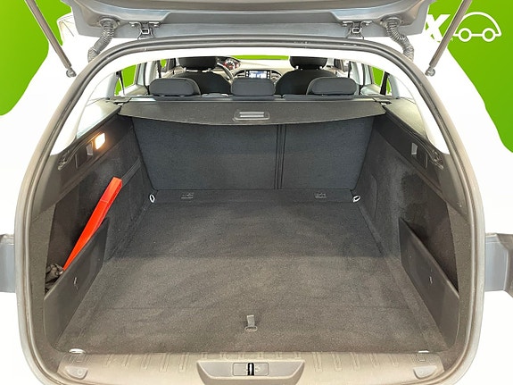 Peugeot 308 SW 15 of 19