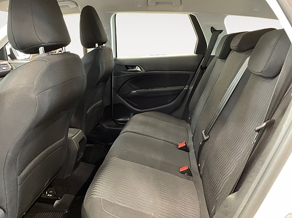 Peugeot 308 SW 13 of 19
