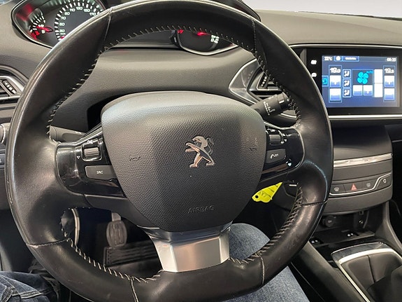 Peugeot 308 SW 12 of 19