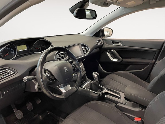 Peugeot 308 SW 9 of 19