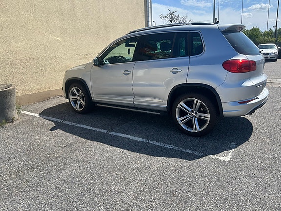 Volkswagen Tiguan 2 of 6