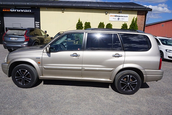 Suzuki Grand Vitara 5 of 8