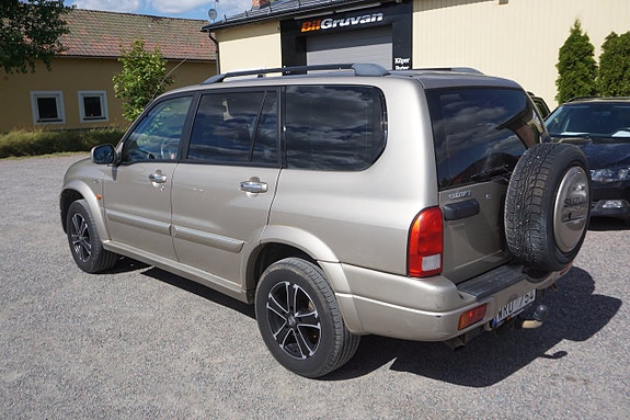 Suzuki Grand Vitara 4 of 8