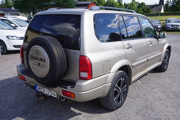 Suzuki Grand Vitara 2 of 8