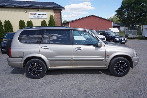 Suzuki Grand Vitara 3 of 8