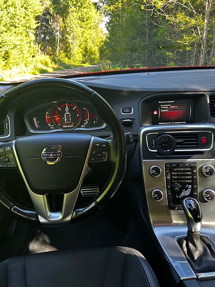 Volvo V60 Cross Country 3 of 4