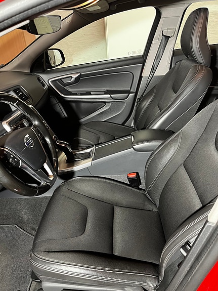 Volvo V60 Cross Country 4 of 4
