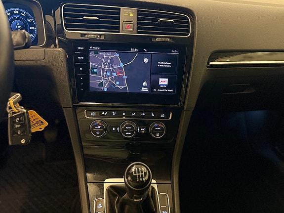Volkswagen Golf VII 14 of 23