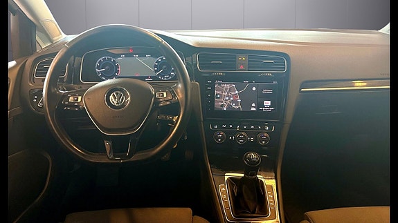 Volkswagen Golf VII 16 of 23