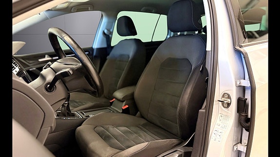 Volkswagen Golf VII 17 of 23