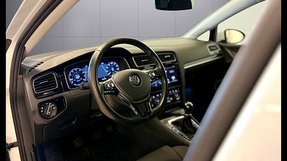 Volkswagen Golf VII 13 of 23