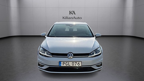 Volkswagen Golf VII 10 of 23