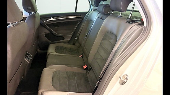 Volkswagen Golf VII 23 of 23