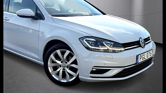 Volkswagen Golf VII 2 of 23