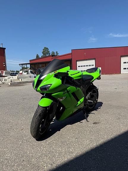 Kawasaki Ninja ZX-6R 3 of 9