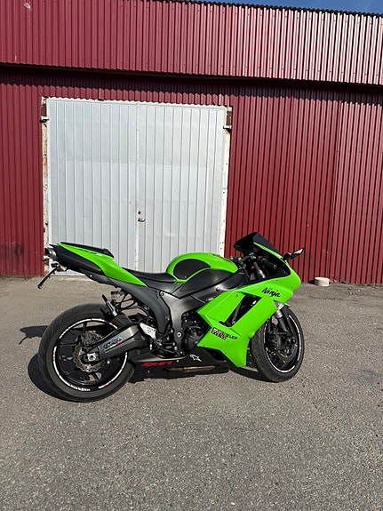 Kawasaki Ninja ZX-6R 2 of 9