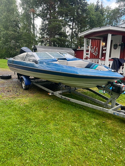Bayliner 200hk, bromsad brenderup båtvagn 80km/h 3 of 14