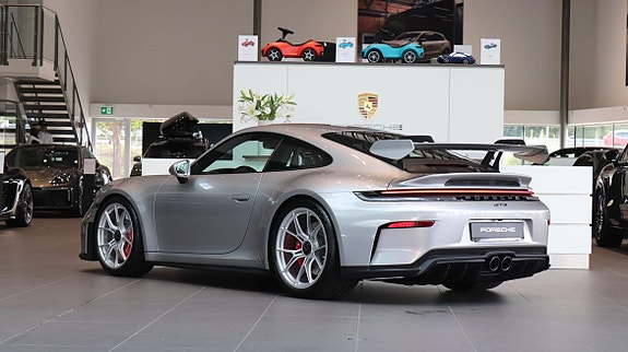 Porsche 911 GT3 2 of 10