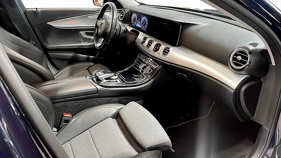 Mercedes-Benz E220 d 3 of 12