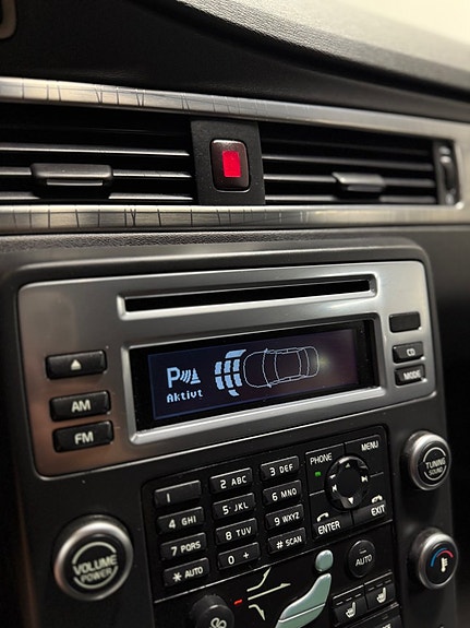 Volvo XC70 14 of 22