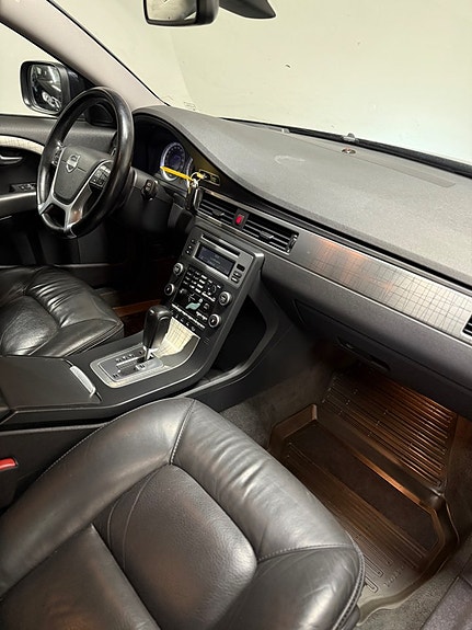 Volvo XC70 10 of 22