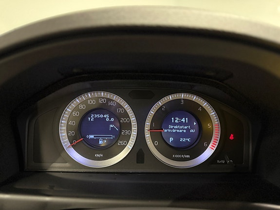 Volvo XC70 13 of 22